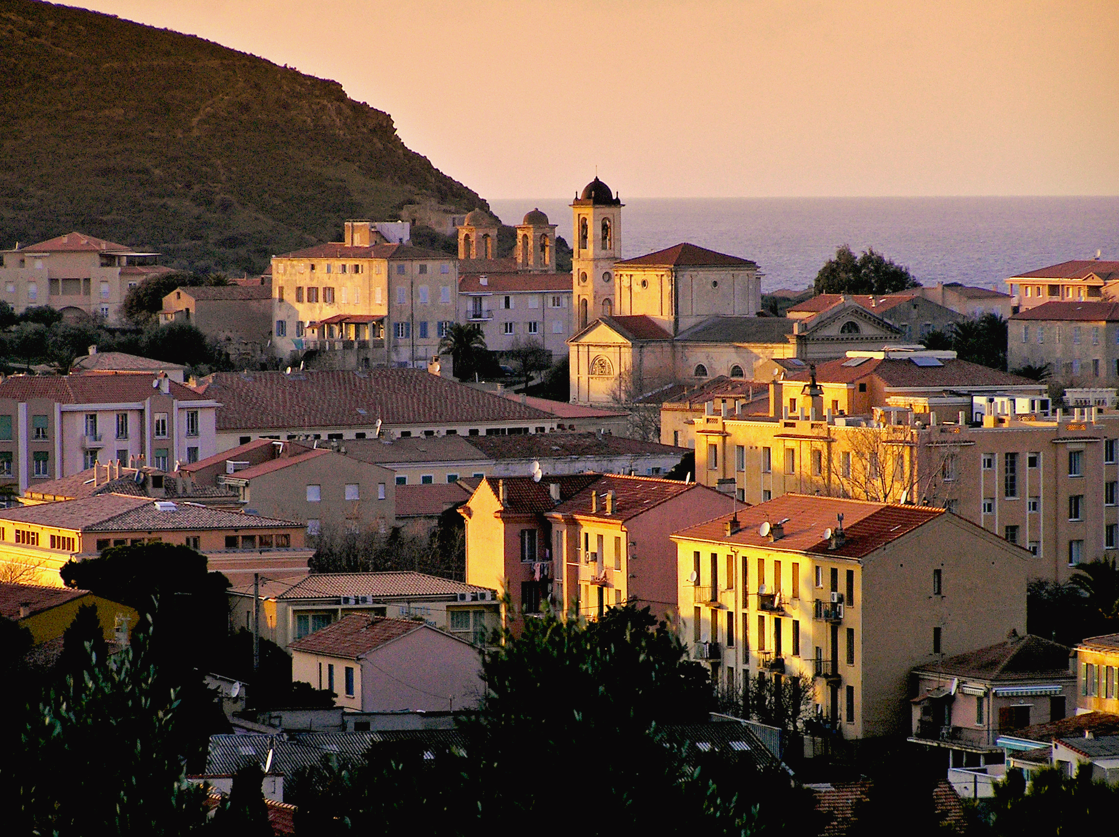 Port de l'Île-Rousse, vue d'ensemble